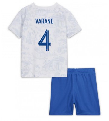 Maillot de foot France Raphael Varane #4 Extérieur enfant Monde 2022 Manches Courte (+ pantalon court)